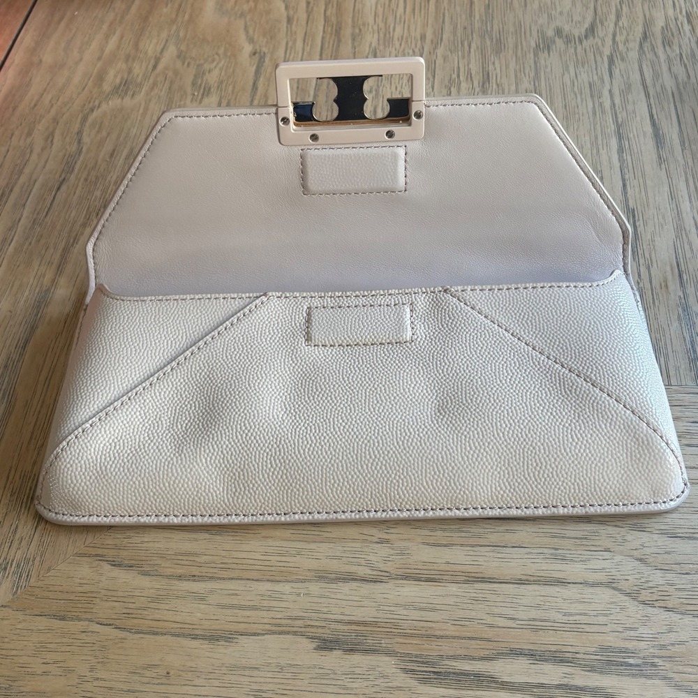 $398 NWOT TORY‎ BURCH Gigi Envelope Clutch Handbag Beige Pebbled Patent Leather - Picture 9 of 13